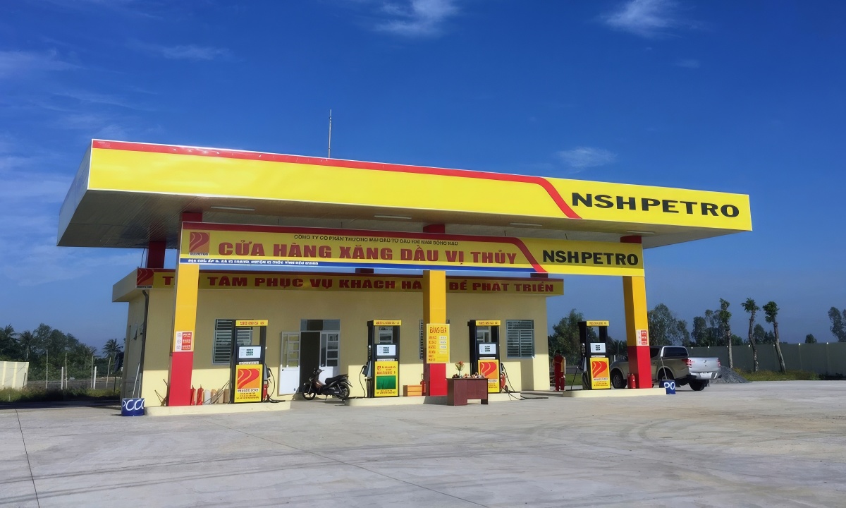 Cổ phiếu đại gia xăng dầu miền Tây nằm sàn liên tục