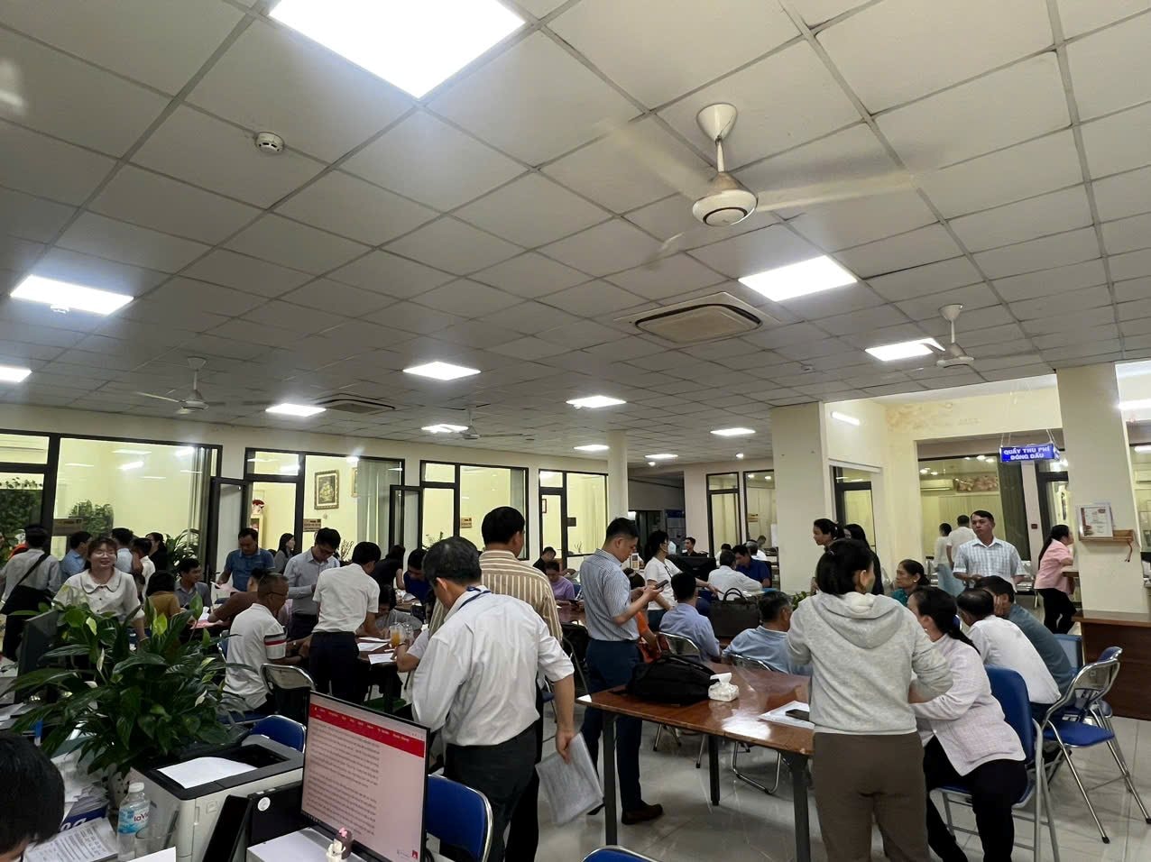 Phòng công chứng quận 9, Hóc Môn, Nhơn Trạch đông nghịt người, hồ sơ tăng đột biến