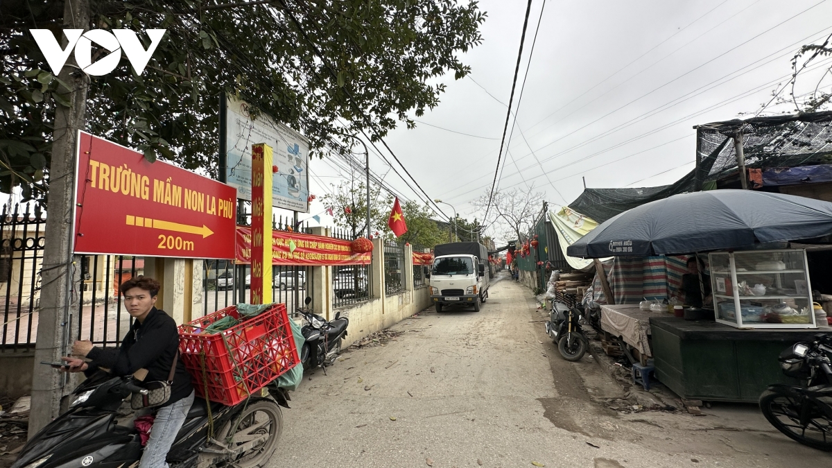 Huyện Hoài Đức nói gì về tuyến đường cắt ngang nhà văn hóa xã?