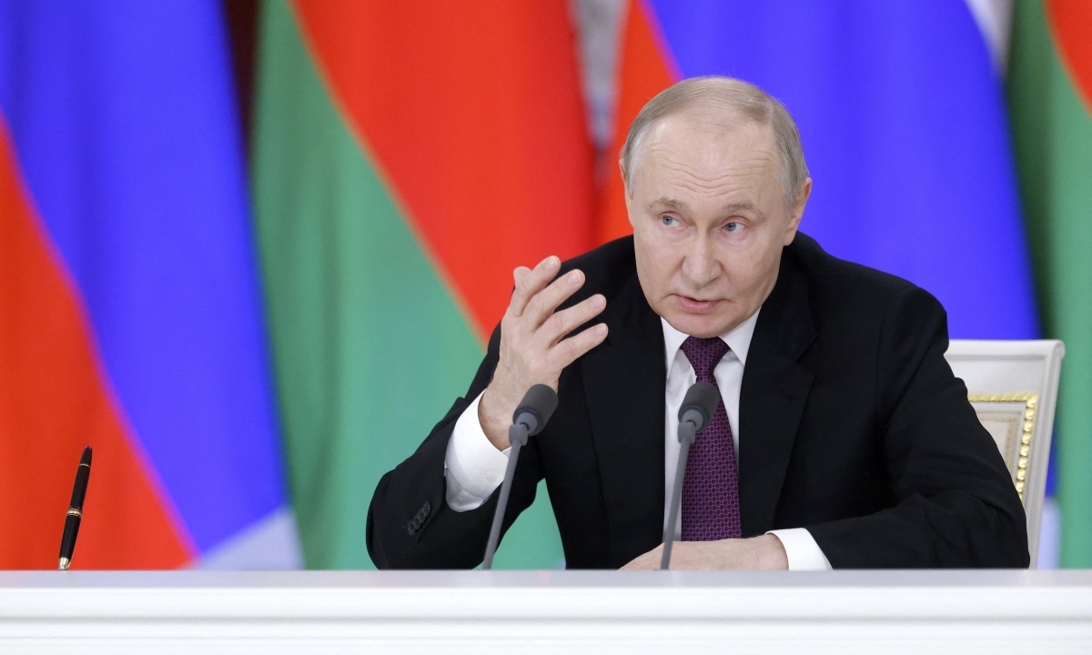 Tính toán của ông Putin khi 'ủng hộ có điều kiện' đề xuất ngừng bắn 30 ngày