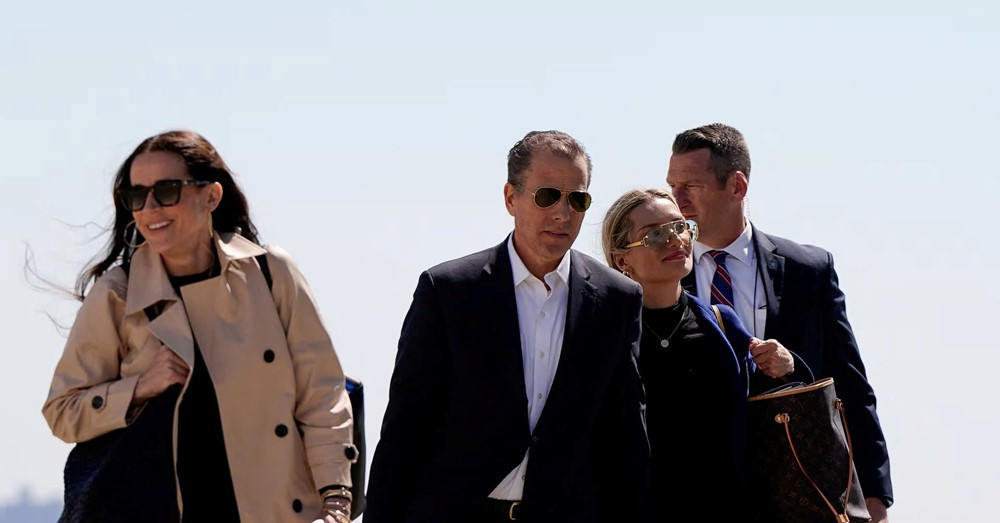 Ông Trump tước quyền được bảo vệ bởi mật vụ với con trai và con gái của ông Biden