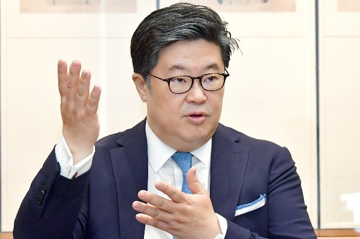 Giàu hơn cả Thái tử Samsung: Bố già MBK là ai mà khiến giới tài chính Hàn Quốc dậy sóng?