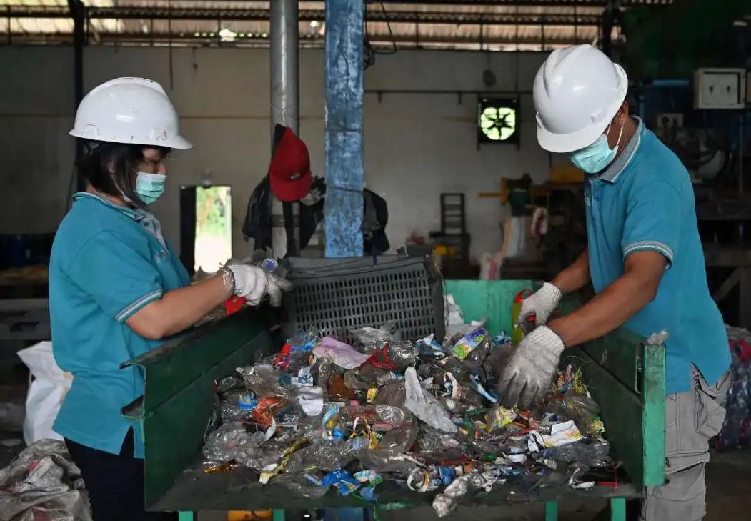 Chi phí cao làm Đông Nam Á khó tái chế rác nhựa