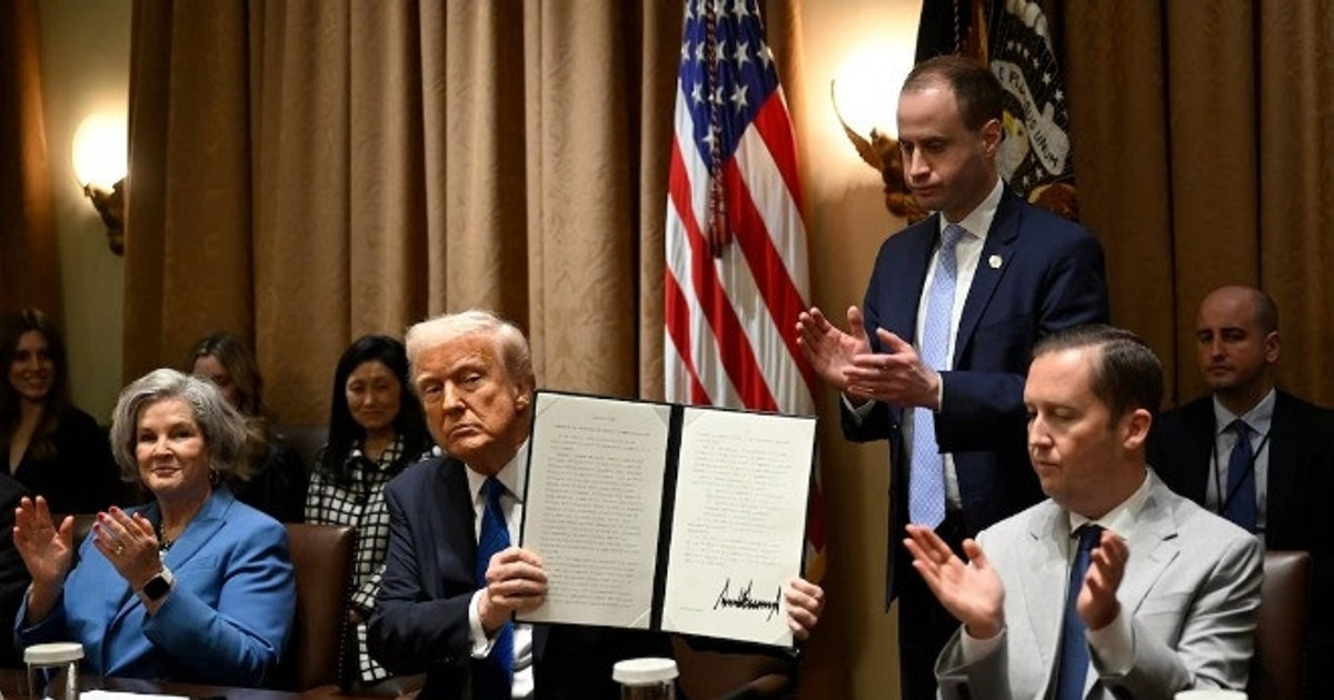 Ông Trump ký sắc lệnh yêu cầu dân Mỹ xác minh quốc tịch khi đi bầu cử
