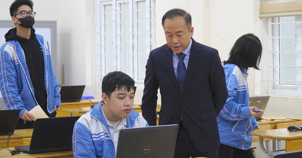 Hơn 1.000 thí sinh thi đánh giá năng lực, tranh suất vào ĐH số đầu tiên Việt Nam