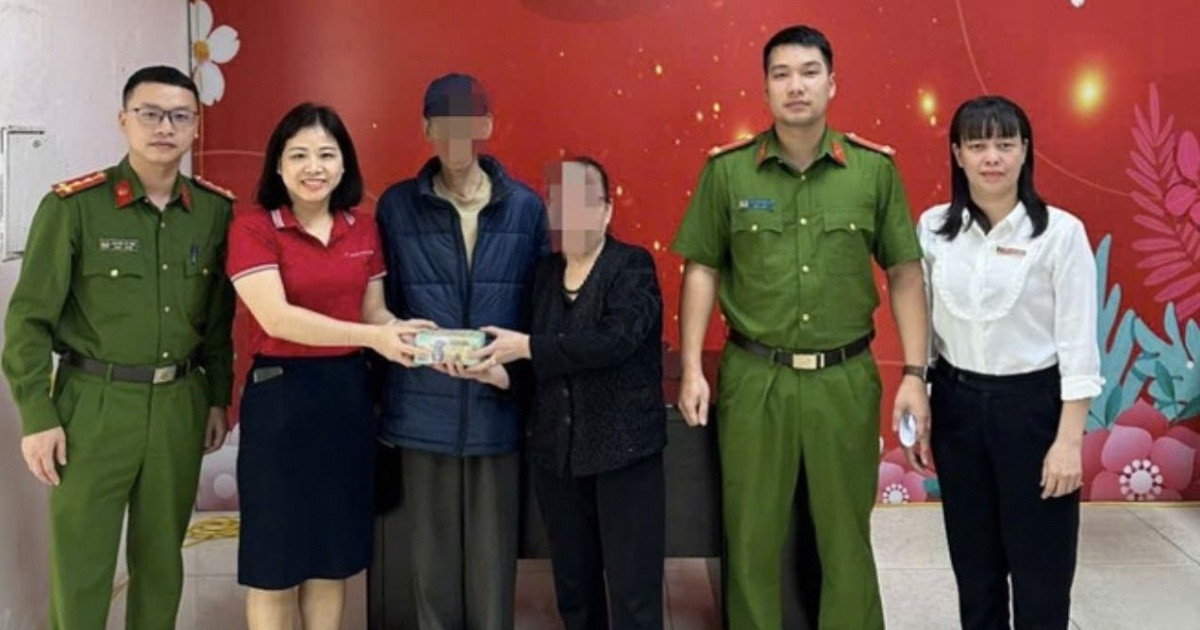 Người phụ nữ Hòa Bình thoát bẫy lừa đảo 400 triệu đồng nhờ sự can thiệp của nhân viên Agribank