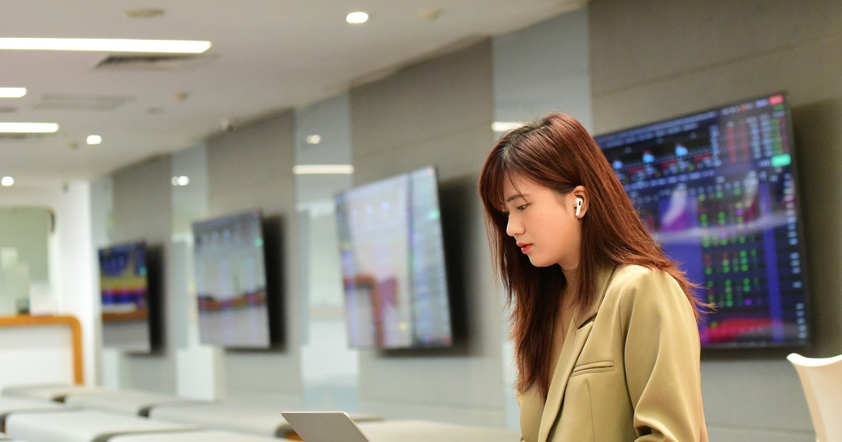 Dòng tiền thận trọng và phân hóa