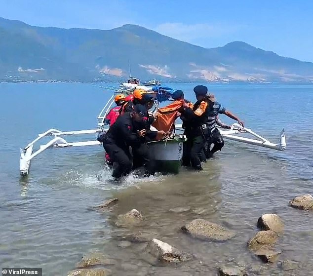 Hình ảnh kinh hoàng trên bãi biển Indonesia