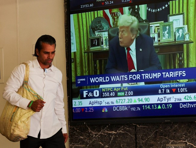 Thế giới đứng ngồi không yên trước giờ ông Trump công bố áp thuế