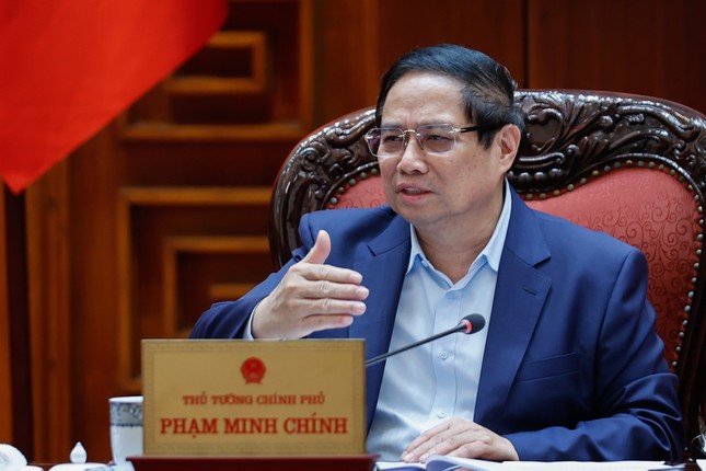 Thủ tướng: Phải có giải pháp hỗ trợ người dân, doanh nghiệp trong lúc khó khăn