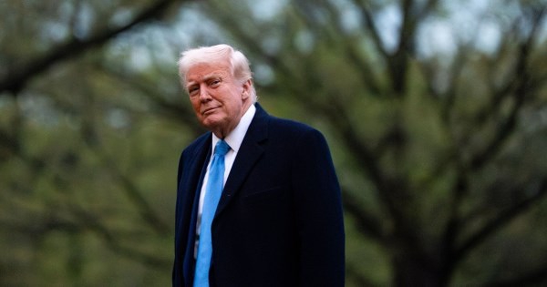 Ông Trump không muốn cổ phiếu lao dốc nhưng 'đôi khi phải uống thuốc để chữa bệnh'