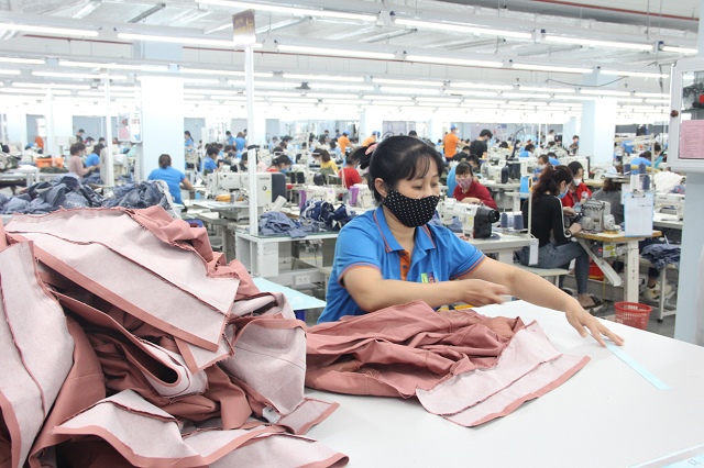 Vinatex: Doanh nghiệp sợi bắt đầu có lãi, ngành may dồn đơn hàng sớm để 