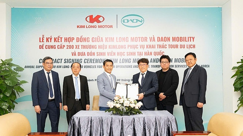 Sau VinFast, một hãng ô tô Việt lần đầu xuất khẩu hàng trăm xe điện ra quốc tế