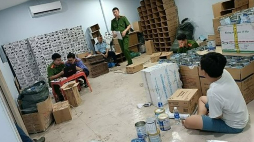 Liên tiếp nhiều vụ sản xuất, buôn bán sữa giả gây phẫn nộ: Từ bán online đến hệ sinh thái 9 công ty sản xuất gần 600 loại sữa giả