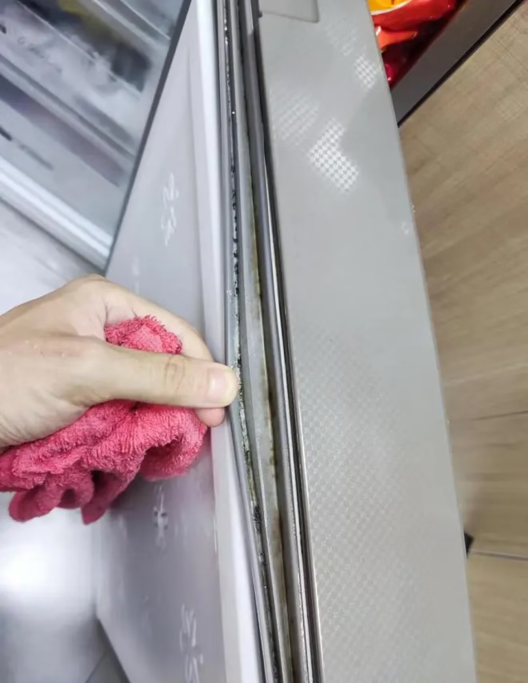 Nói thật: Nơi tưởng sạch nhất trong nhà lại là hang ổ của vi khuẩn, nấm mốc khiến bệnh từ miệng mà vào