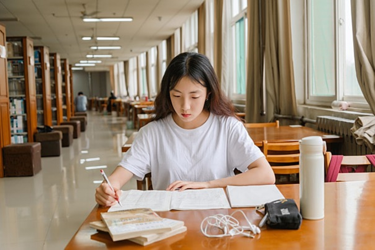 Tỷ lệ chọi cao ngất ngưởng, yếu tố then chốt nào giúp sĩ tử đỗ trường chuyên, lớp chọn?