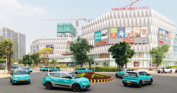 Xanh SM tròn hai tuổi: Được ví như 