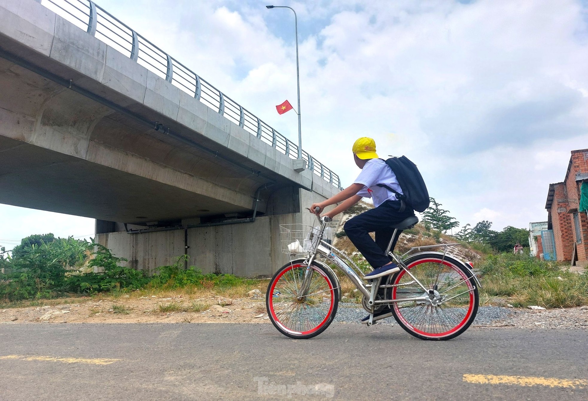 Ngắm đường dẫn cầu vượt sông nối Bình Dương và Đồng Nai từ trên cao