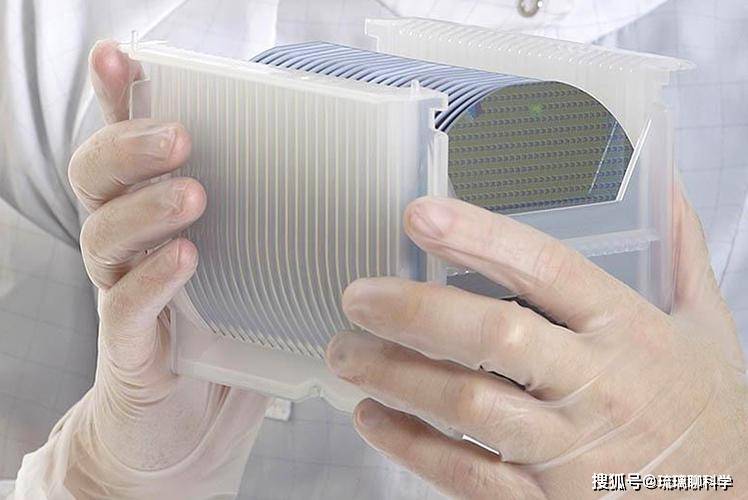 Ngành công nghiệp chip của Trung Quốc có thể gặp khó khi 90% chất cản quang đều đến từ Nhật Bản
