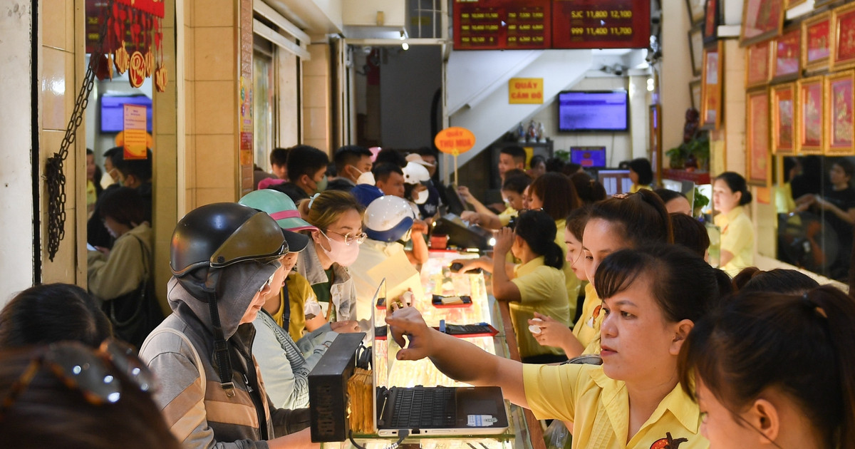 Giá vàng hôm nay 18/4/2025 đột ngột 'đổ đèo', nhà đầu tư chốt lời