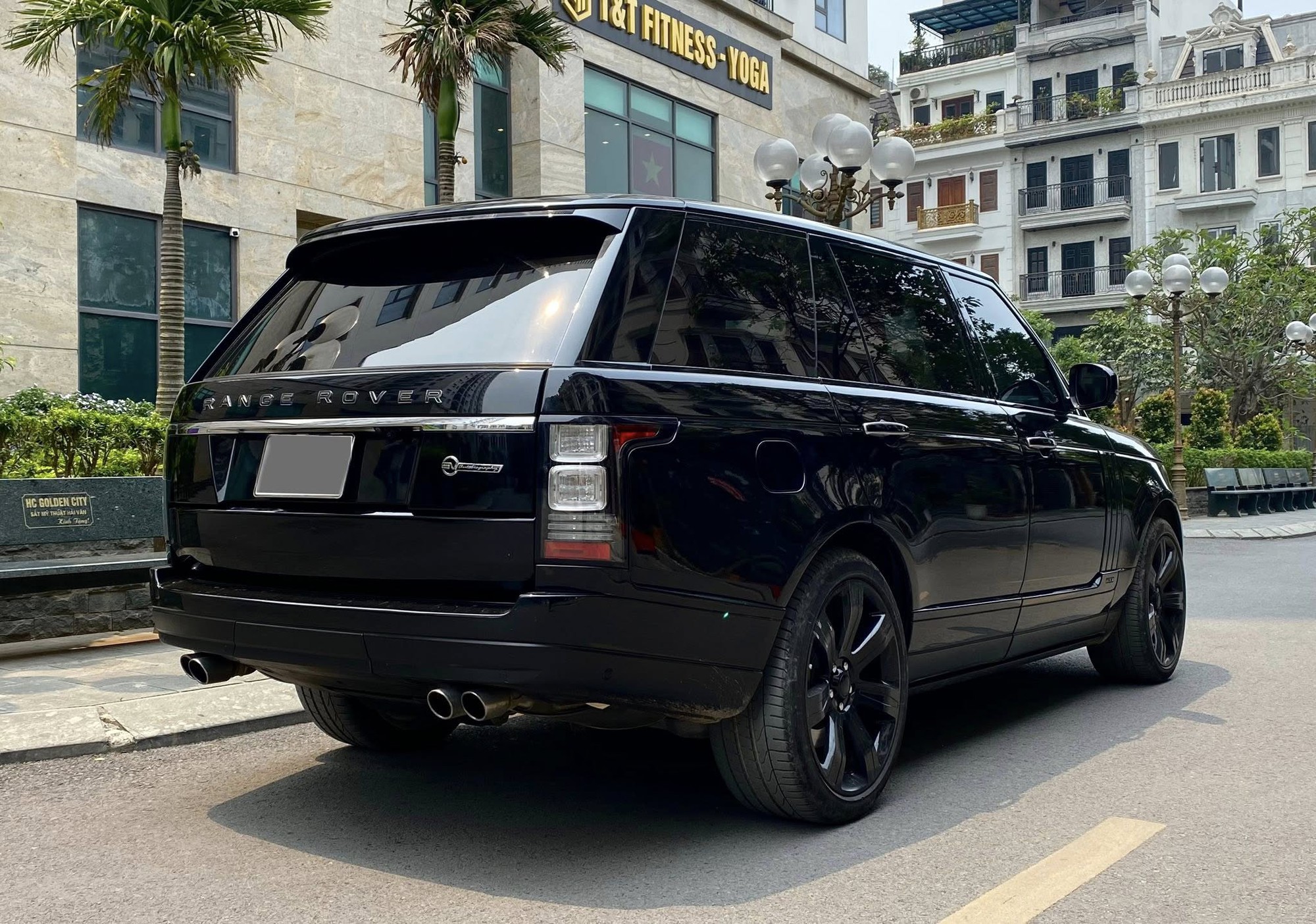 Chi 3 tỷ, người mua có thể sở hữu chiếc Range Rover kéo dài này: 11 năm tuổi nhưng tiện nghi tương đương Maybach GLS 480 giá hơn 8 tỷ