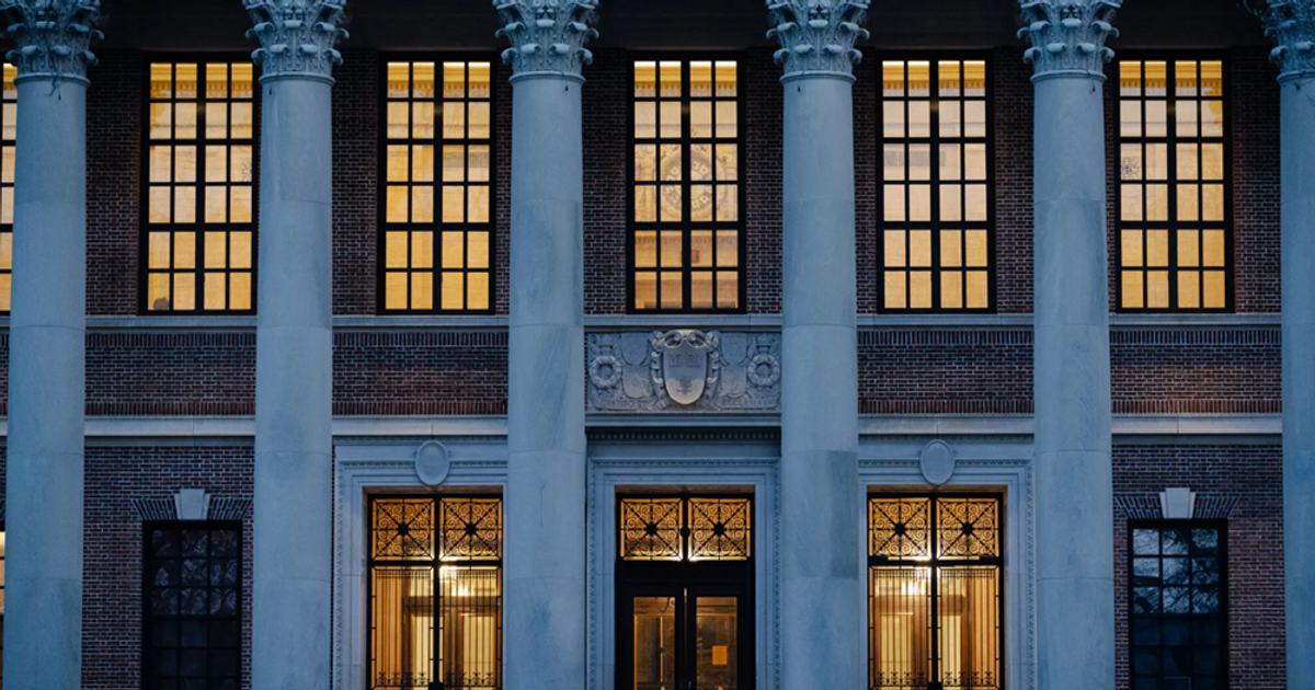 Harvard chính thức kiện chính quyền Tổng thống Trump sau khi bị đe dọa cắt hàng tỷ USD tài trợ
