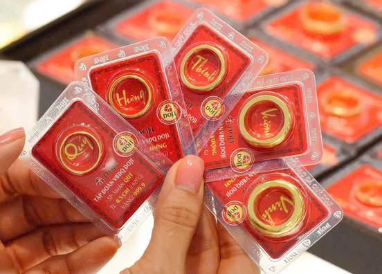 Mang 40 chỉ vàng đi bán, đôi vợ chồng ở Thái Nguyên làm một việc khiến chủ tiệm cúi đầu cảm tạ